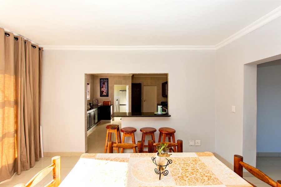To Let 4 Bedroom Property for Rent in Yzerfontein Western Cape